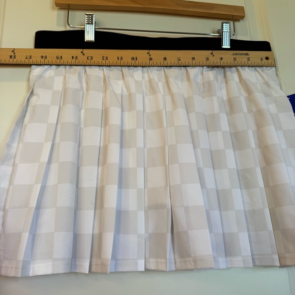 Joy Lab Women’s pleated checkered tennis skirt with attached shorts - Size L - Picture 9 of 13